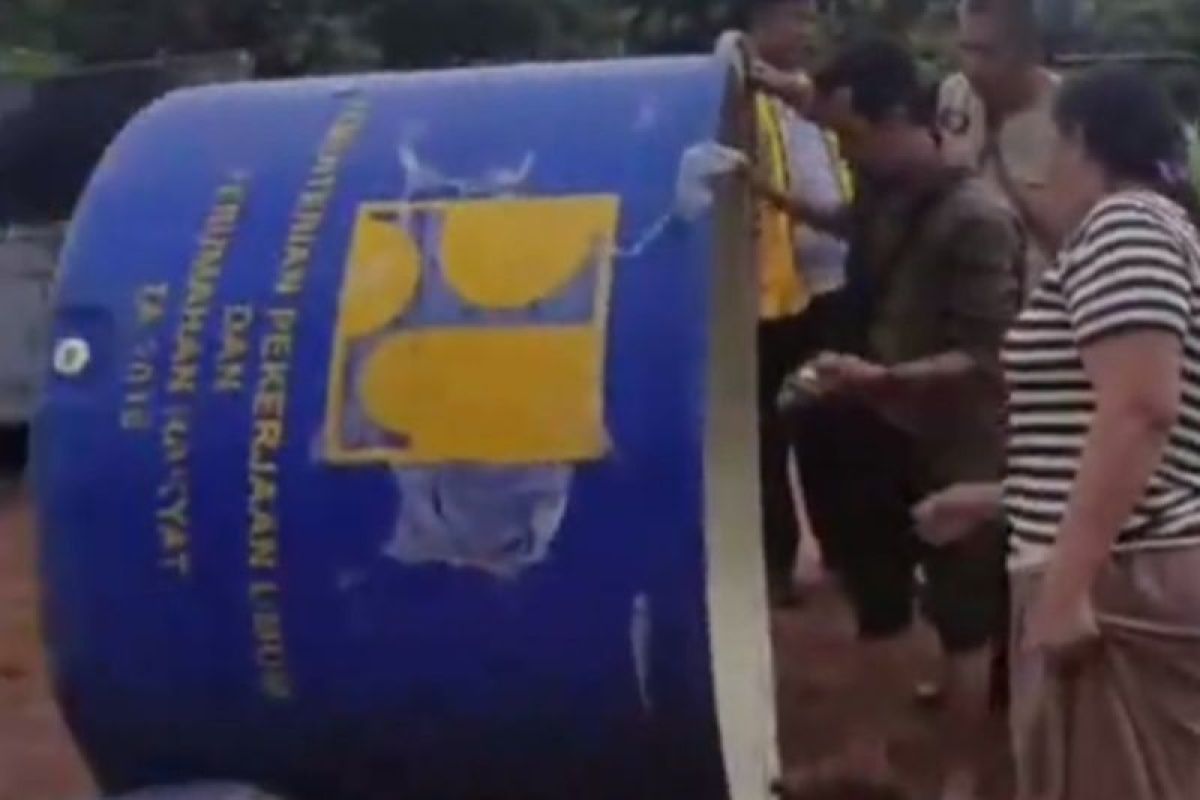 DPUPR Bangka Tengah salurkan bantuan sanitasi dan air bersih